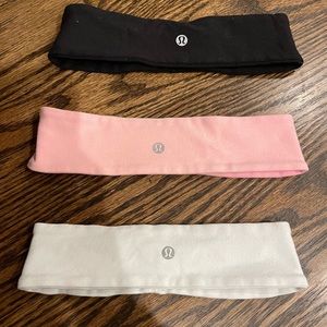 lulu lemon headband pack in great condition! Pink black and white!! One size!!